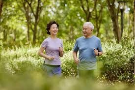 校长群冬骑甸尾村，车轮上，转动的是希望的翅膀